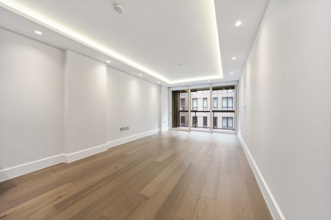 Thumbnail Flat to rent in Great Peter Street, London