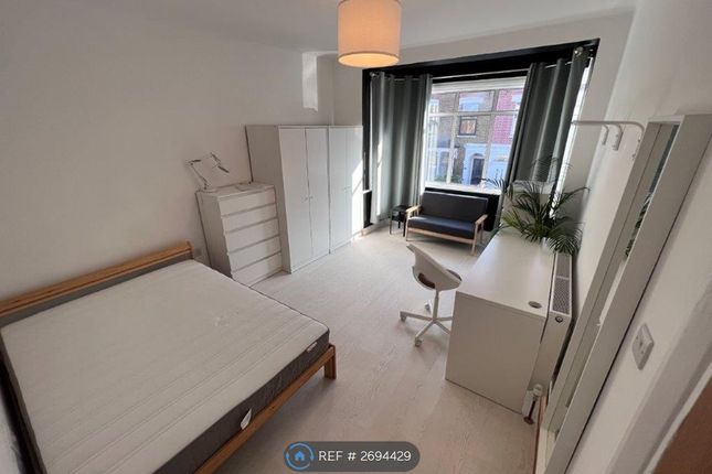 Large Double Room - £1100