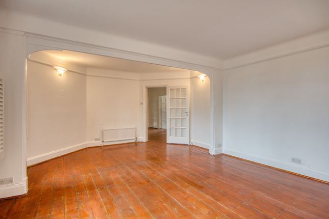9 River Court, Portsmouth Road, Surbiton photo 4