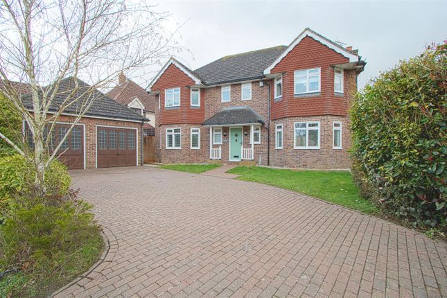 Thumbnail Detached house for sale in Oakwood Drive, Billericay