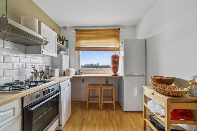 Flat 905, Landmark Heights, London photo 4