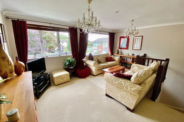 17 Chestnut Close, Wilmslow photo 3
