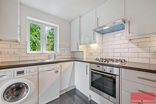 8, Beechwood Grove, London photo 4