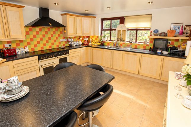 38 Mons Road, Todmorden photo 3