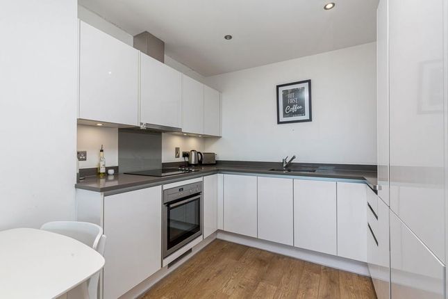 Flat to rent in Nicholson Square, London
