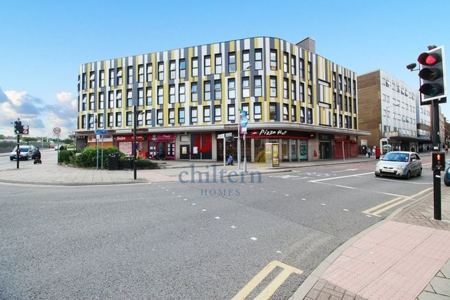 Flat to rent in Park Street, Luton