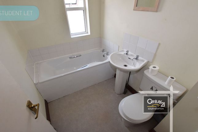 Terraced house to rent in |Ref: R152395|, Milton Road, Southampton