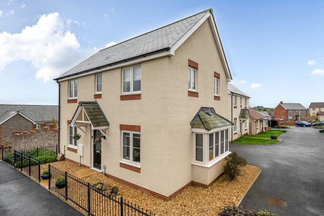 1376782-1-690De77...