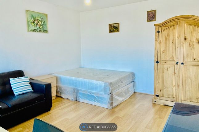 Flat, Fellows Court Weymouth Terrace, London photo 3