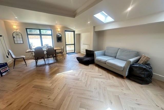 Room to rent in Burns Road, Harlesden