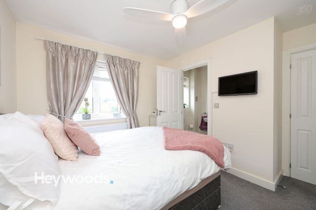 19 Swale Croft, Newcastle photo 4