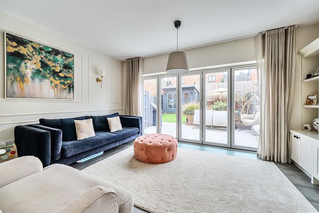 19, Stirling Close, Crowthorne photo 3