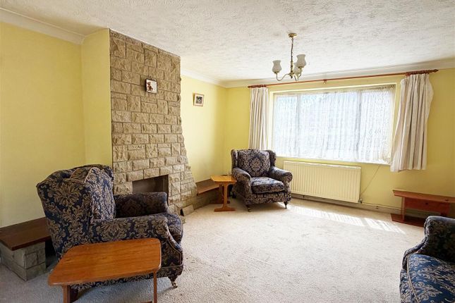 26, Oakdene, Chobham photo 4