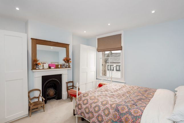 Flat for sale in Devonshire Mews, London