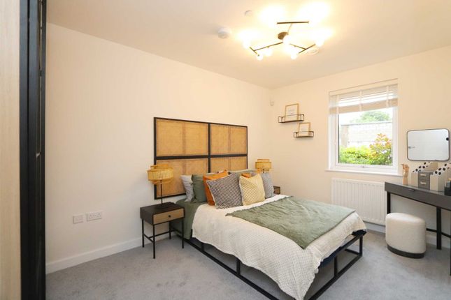 Flat to rent in St John`S Road, New Malden