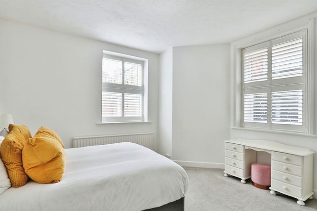 Flat for sale in West Cliff Gardens, Westbourne, Bournemouth