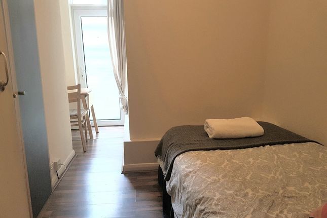 Thumbnail Room to rent in Chichele Road, London