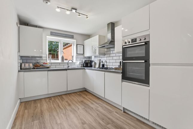 7, Palmer Crescent, Burton Latimer photo 4