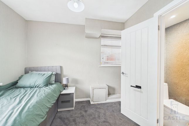 Room 1, 9 Waltham Close, Darlington photo 3