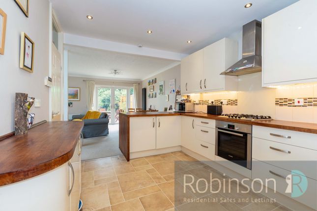 38 Lambourne Drive, Maidenhead photo 4