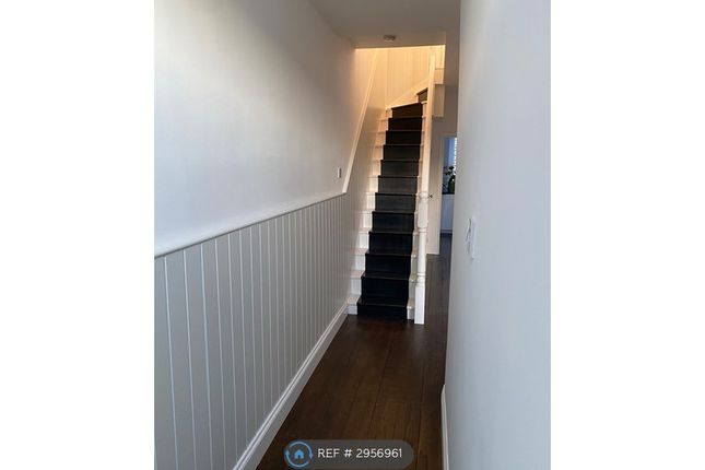 A Gibbon Road, Nunhead, London photo 2