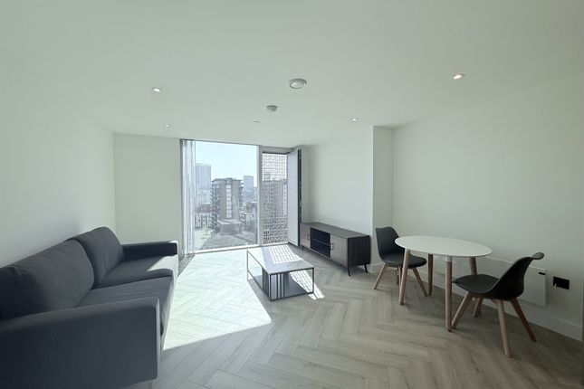 1-bed flat on Bankside Boulevard, Salford, £1,350/mo