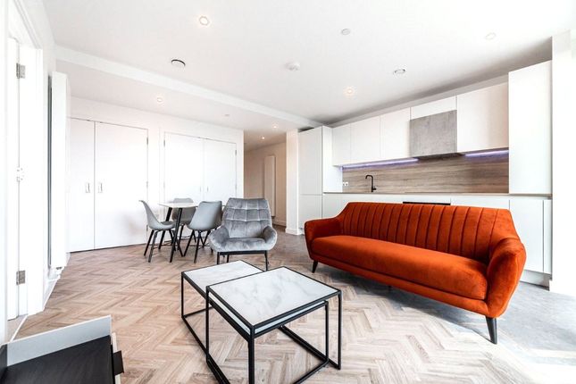 Thumbnail Flat to rent in Skyline Apartments, 11 Makers Yard, London