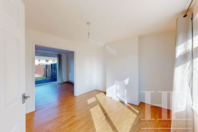 53 Fitchet Close, Crawley photo 2