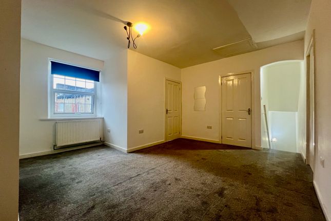 Terraced house to rent in Low Lane, Birstall, Batley