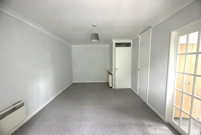 64, Duncan Court, Sholing photo 2