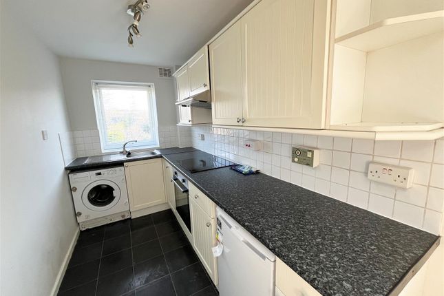 2, Stuart Court, Macclesfield photo 4