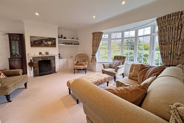 26, Ash Combe, Godalming photo 2