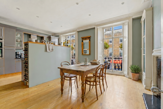 54, Elizabeth Street, London photo 3