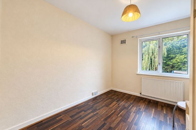 3 Silkstream Road, Edgware photo 5