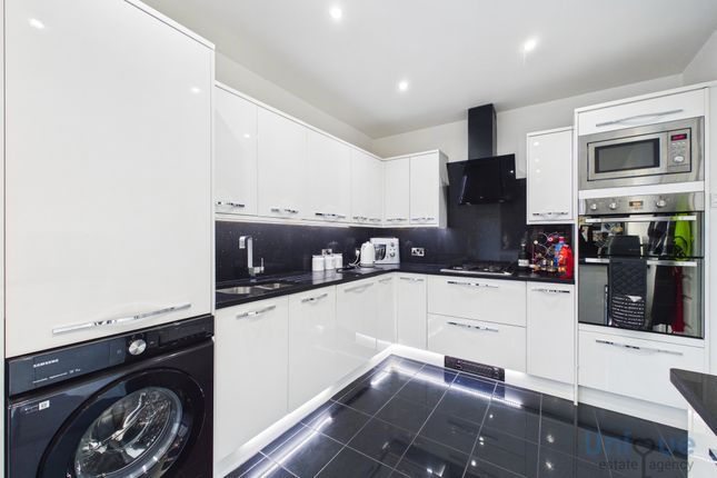 14, Queens Place, Wesham photo 3
