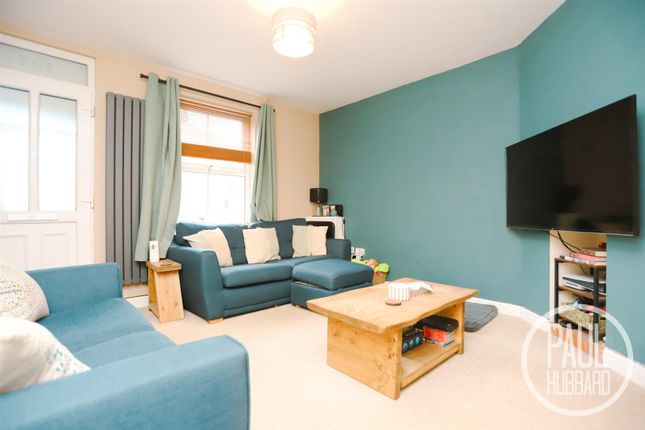 104, Somerton Avenue, Lowestoft photo 4