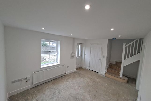 3 Madderns Row, Church Road, Redruth photo 5