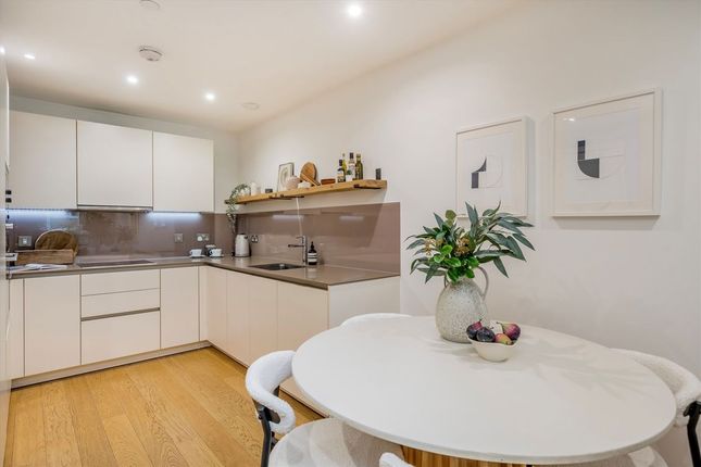 Apartment 79, 121, Upper Richmond Road, London photo 3