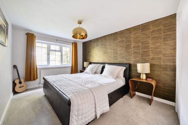 Flat for sale in Dawn Gardens, Winchester, Hampshire