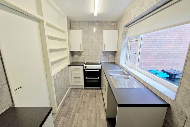 5 Heywood Gardens, Manchester photo 3