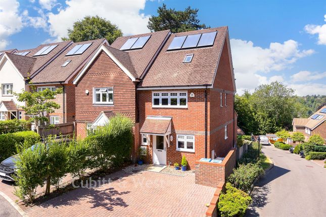 12, Tupwood Gardens, Caterham photo 4