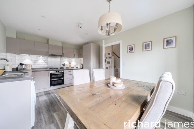 117, Eastlake, Swindon photo 4