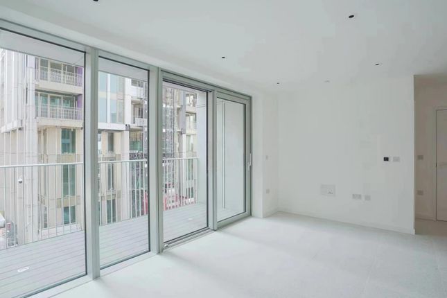Apartment 202, Jacquard Point, London photo 4