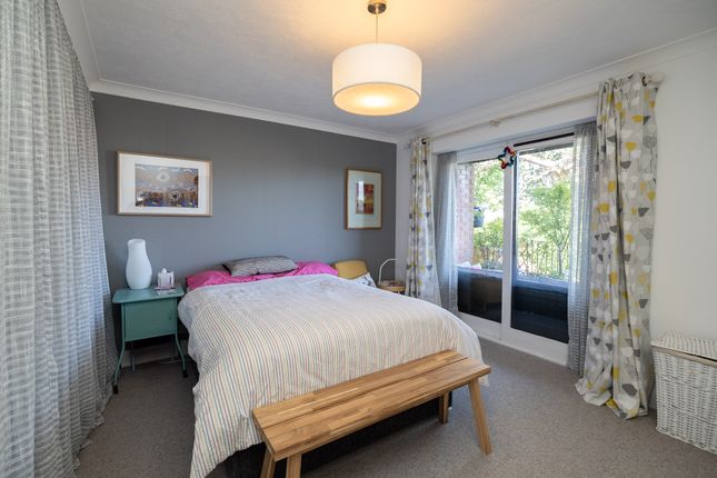 61, Harrowlands Park, Dorking photo 4