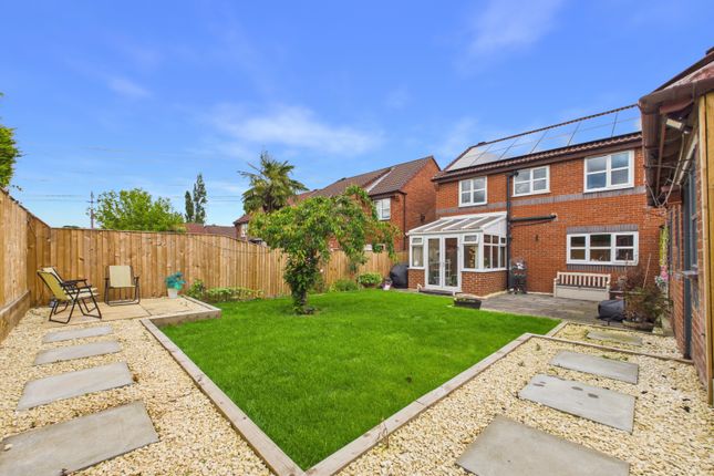 6, Pinders Green Drive, Leeds photo 2