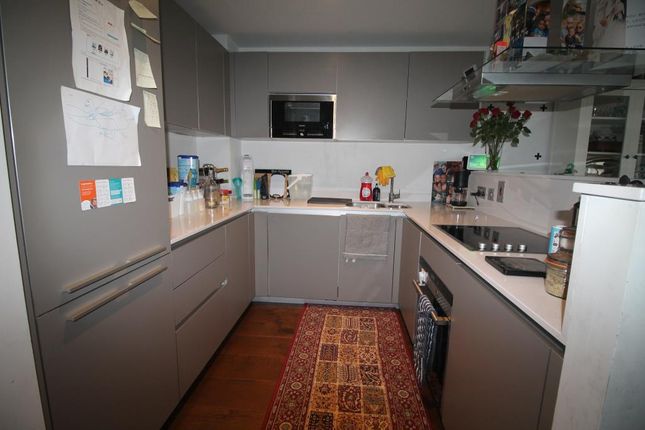 39, Hawthorne Crescent, London photo 3