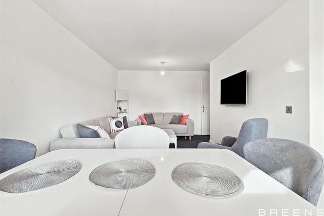 Flat 15 Bradmore Court, 2 Enstone Road, Enfield photo 4