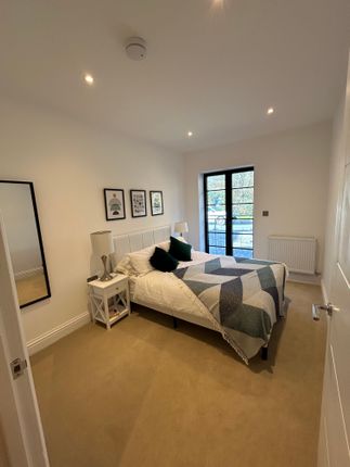 Flat 6, 30, Hollyfield Road, Surbiton photo 3