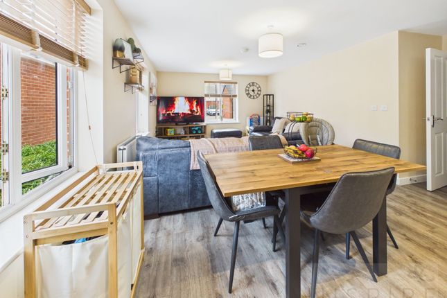 11 Holton House Killick Close, Crawley photo 4