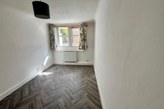 109, Hulverston Close, Sutton photo 4